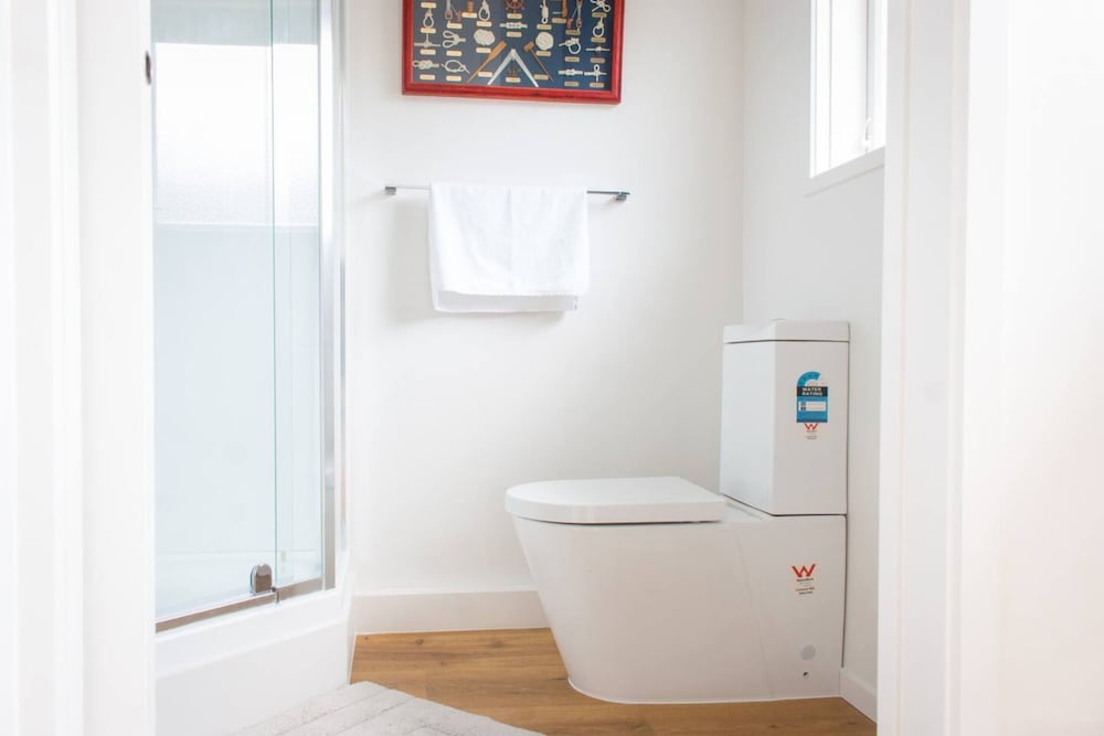 RENOVATED MOUNT EDEN 1 BED FLAT WITH MOUNTAIN VIEWS