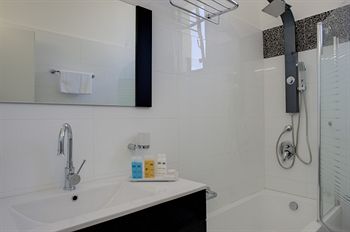 RESIDENCE SUITES