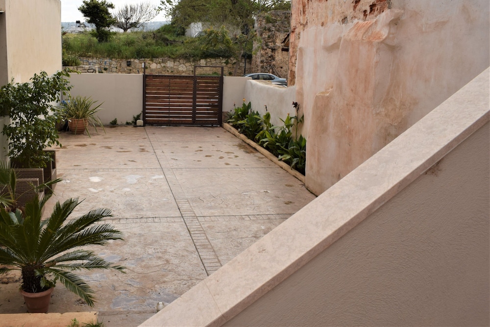 C AND M RESIDENCE