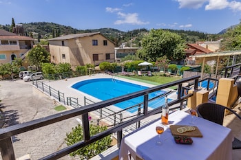 IPSOS POOL APARTMENTS, VILLA MARIA, GROUND FLOOR