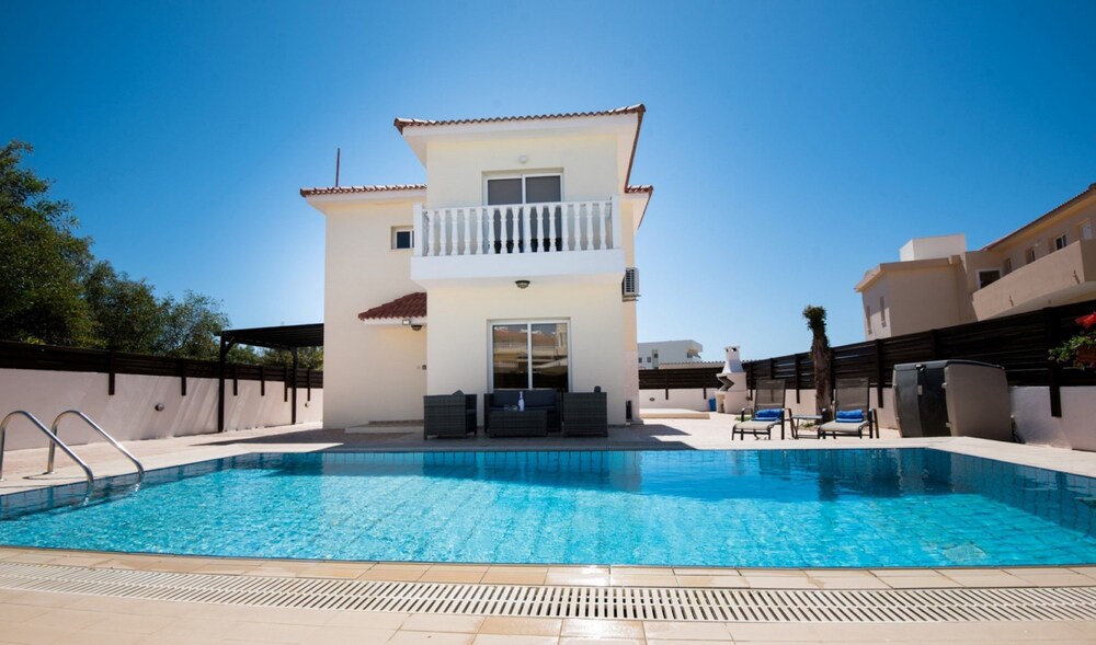 NISSI CRYSTAL VILLA