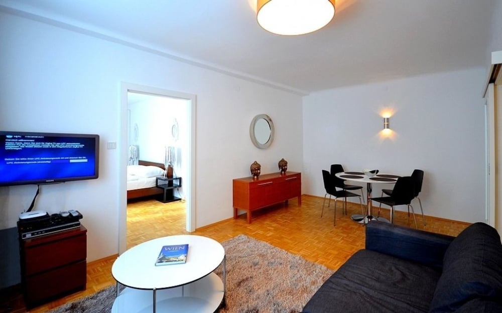 VIENNA RESIDENCE TIMELESS APARTMENT WITH VIENNESE CHARME FOR UP TO 2 P