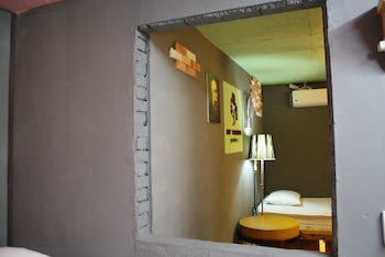 MR.COMMA GUESTHOUSE - HOSTEL
