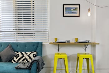 ZODIAK'S ONE BEDROOM ON QUEEN STREET
