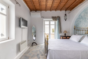 CARMELITA VILLA WITH POOL BY STYLISH STAYS
