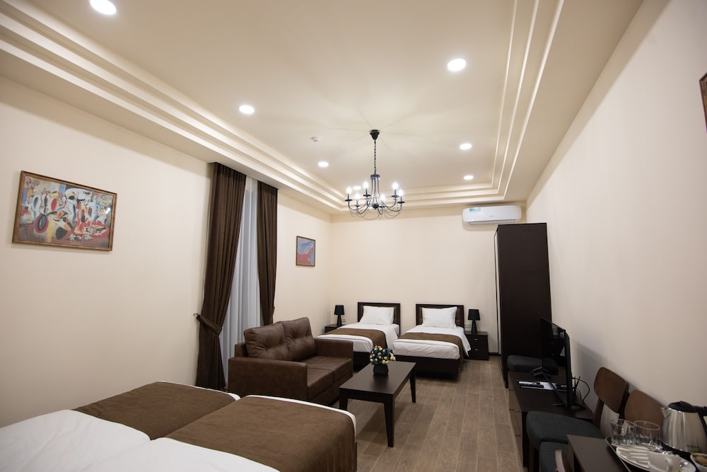 BOUTIQUE LIVING HOTEL