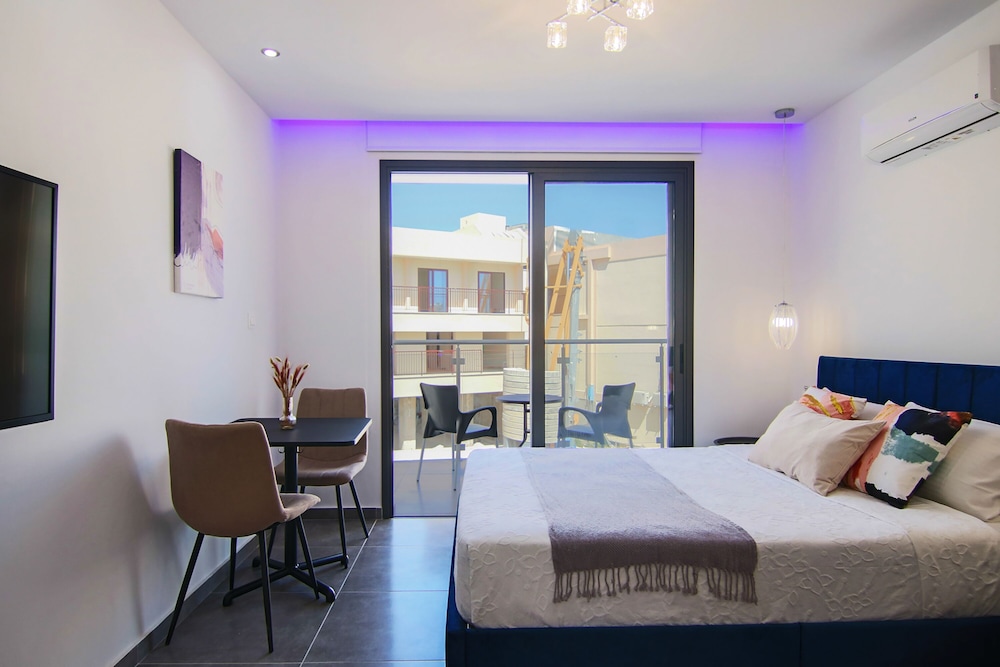 PHAEDRUS LIVING CITY VIEW FOUNTAIN COURT 08
