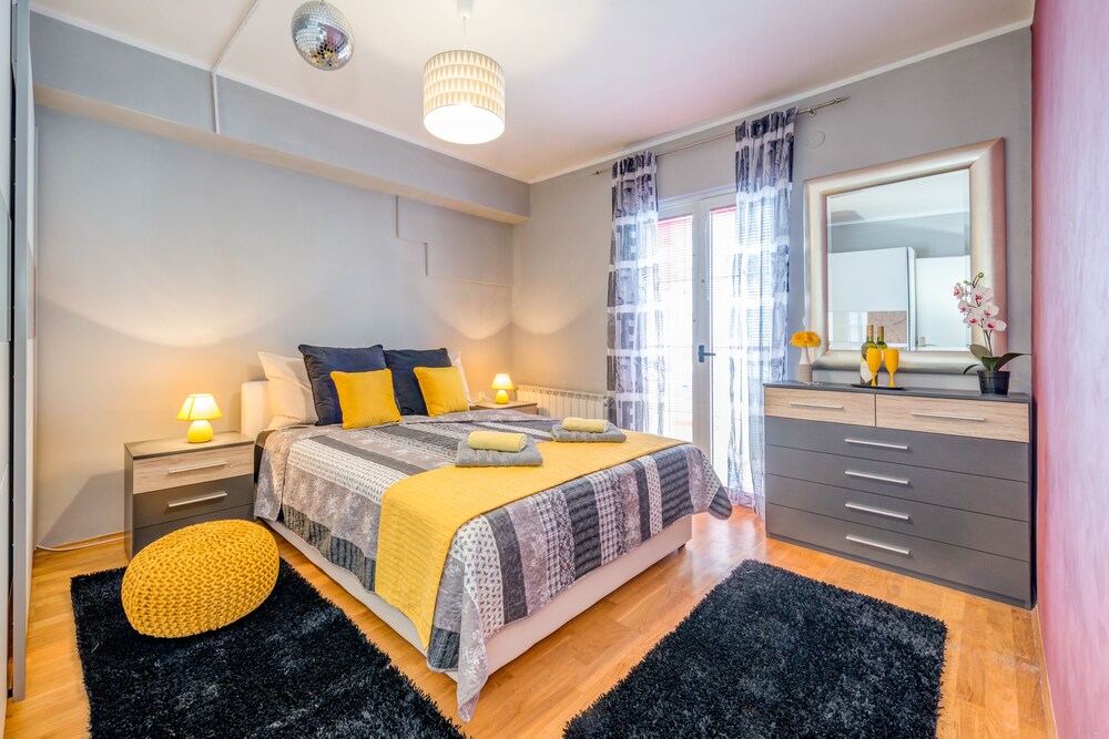3 SISTERS APARTMENT WITH JACUZZI