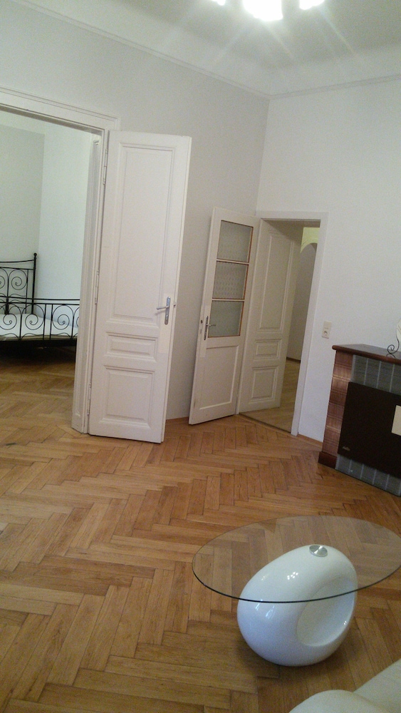 SOBIESKI CITY APARTMENT 9