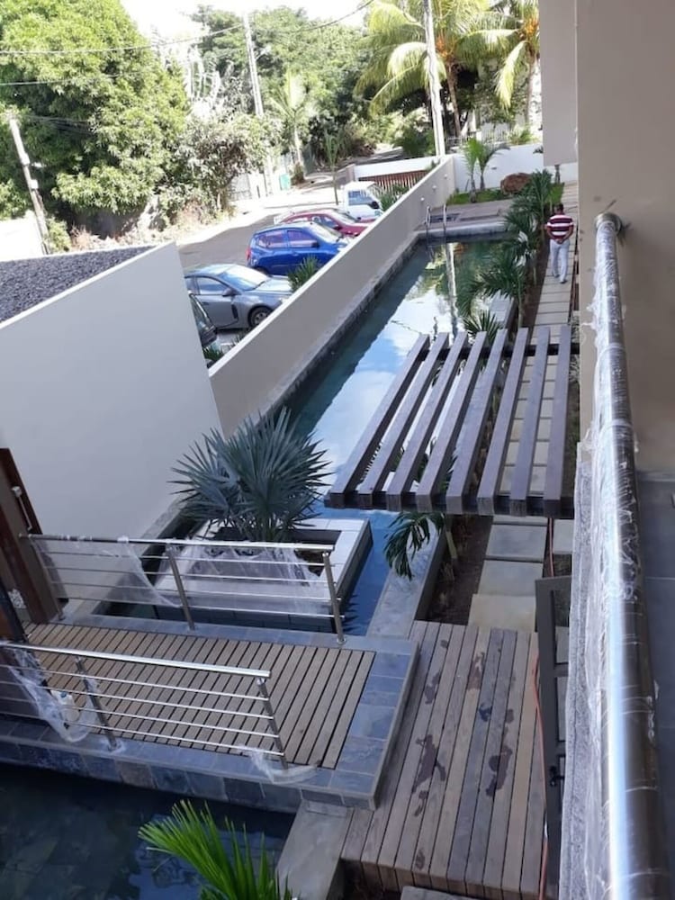 COSY TWO BEDROOM APARTMENT WITH POOL AND PARKING