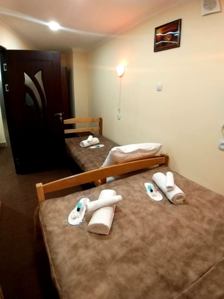 S & J - HOSTEL