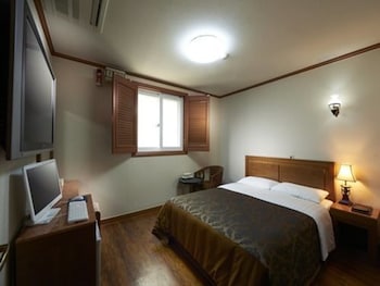 NOBLE HOTEL
