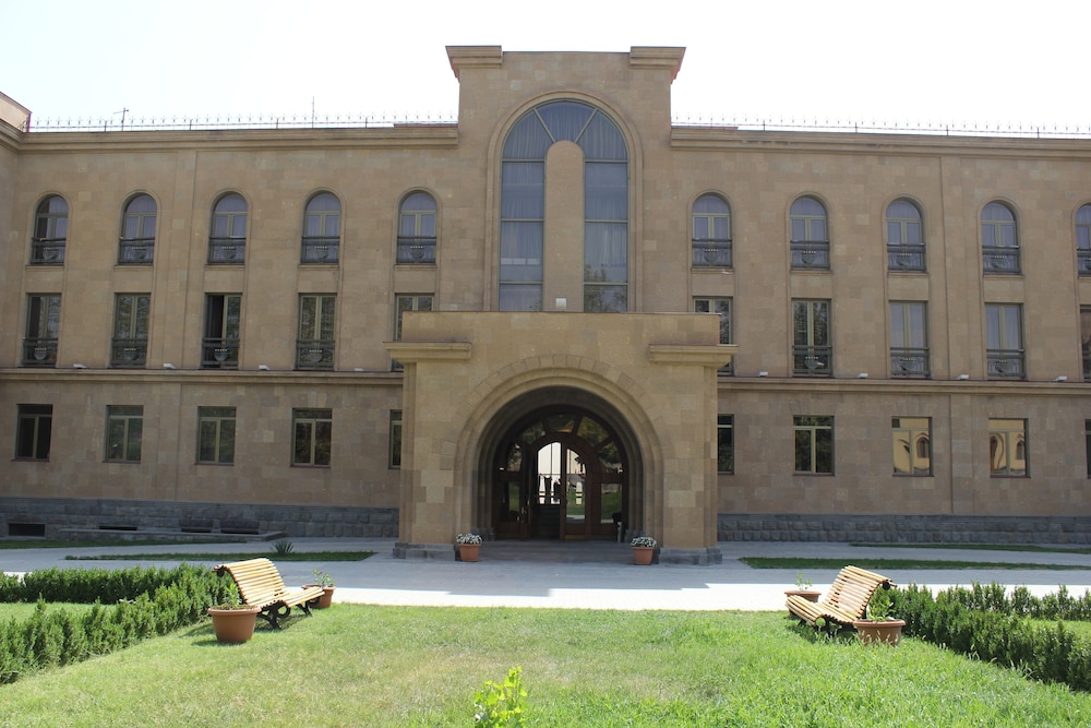LATAR HOTEL COMPLEX