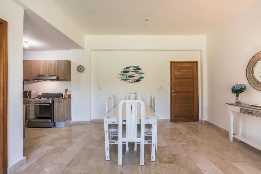 SPACIOUS CAP BLUE APT NEXT TO CAP CANA