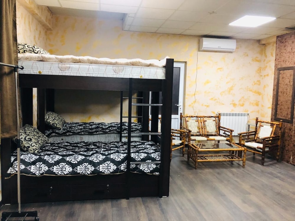 M AND G HOSTEL AND TOURS