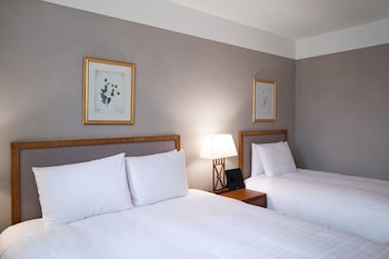 MAYFIELD HOTEL & RESORT