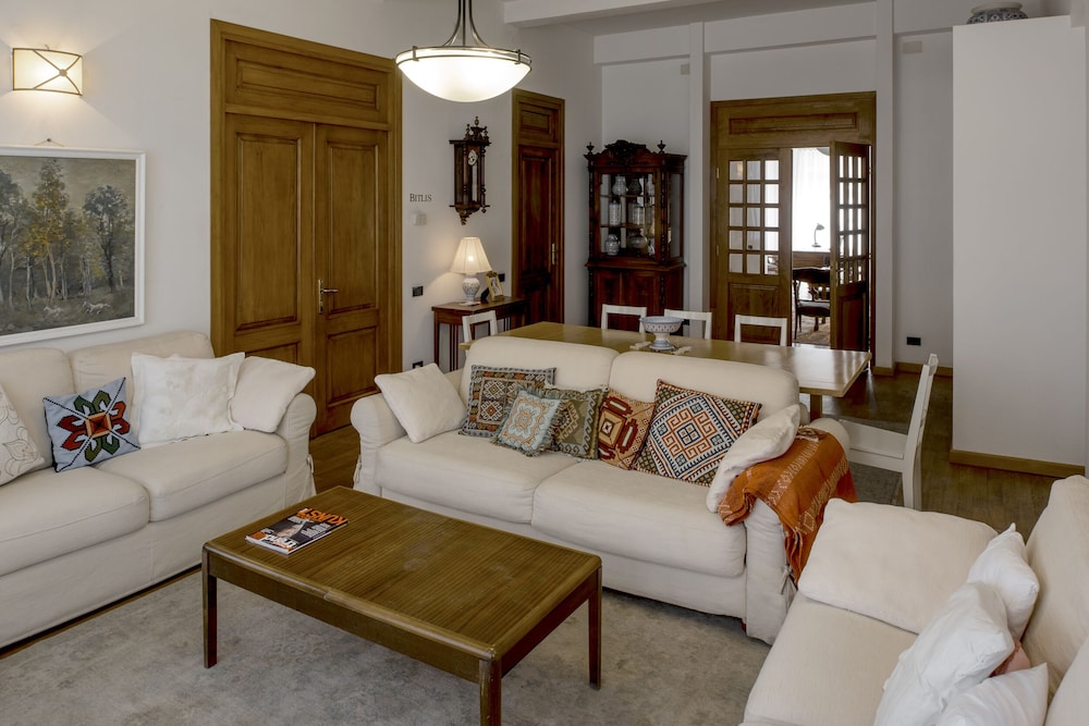 VILLA AYGHEDZOR