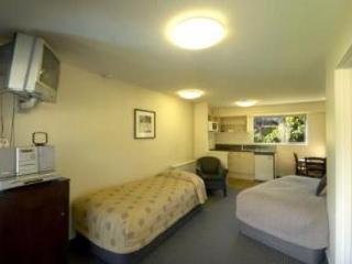 FOUR SEASONS MOTEL