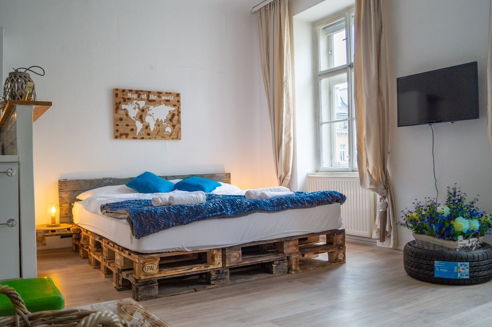 MODERN APARTMENT IN THE HEART OF VIENNA (7)