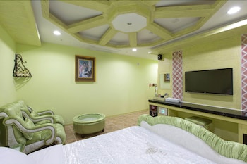 TOWER PALACE TOURIST HOTEL