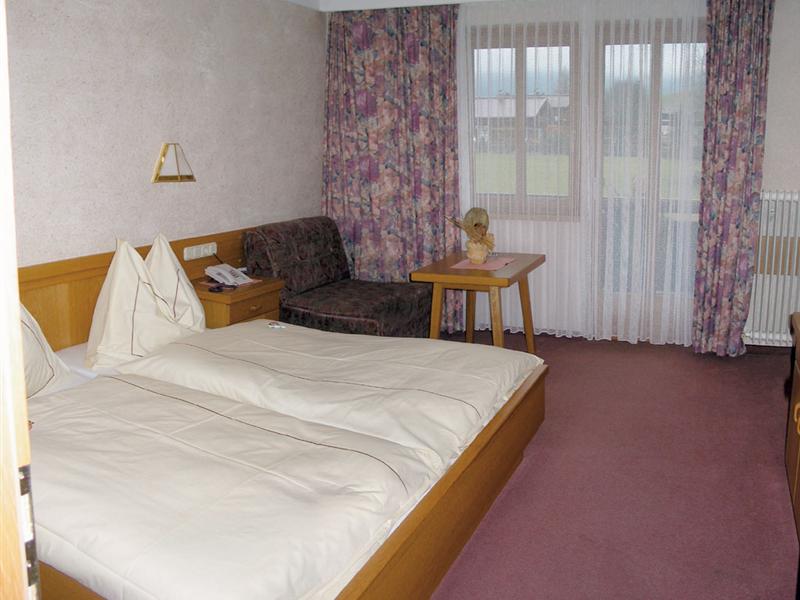 LANDGASTHOF ALMERWIRT (19 KM FROM ZELL AM SEE)