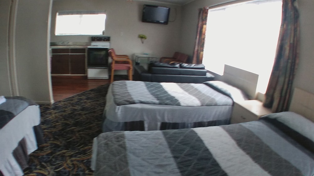 LINCOLN COURT MOTEL