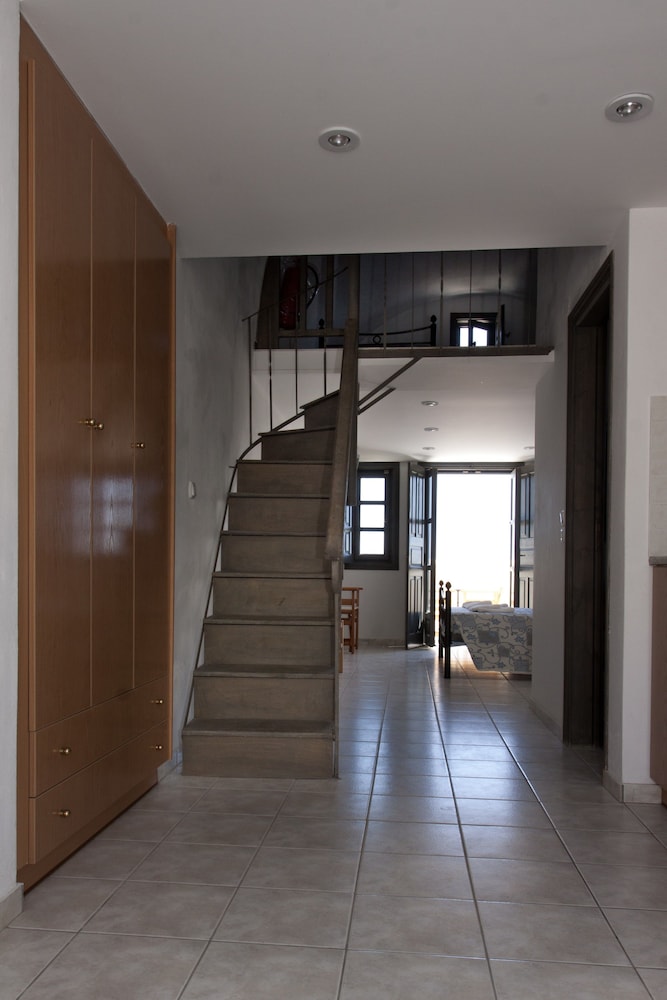 DAGRIS VILLA STUDIOS