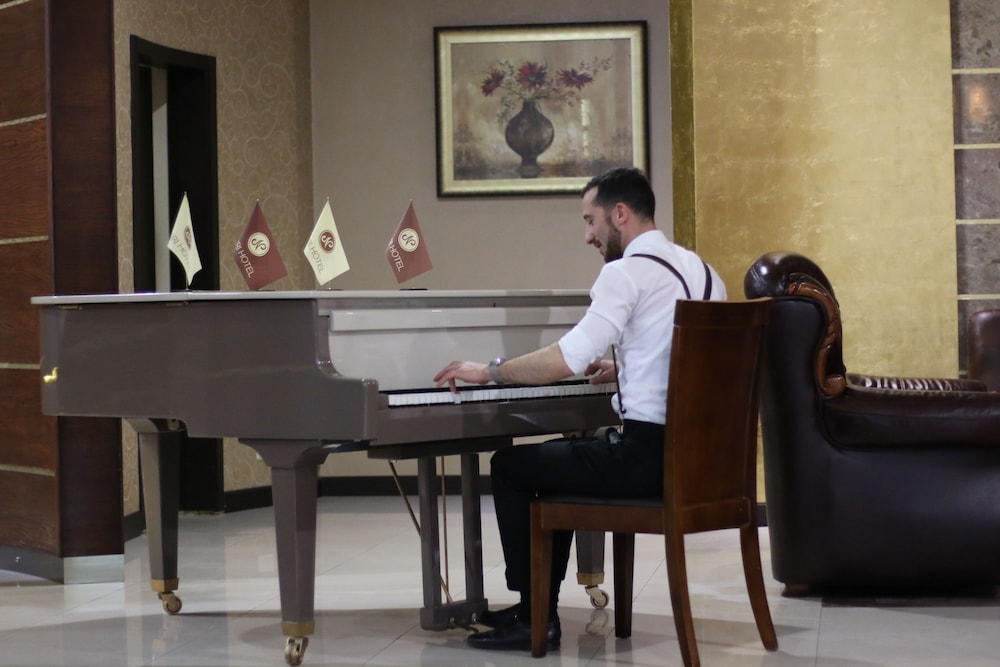 NEW NAIRI HOTEL