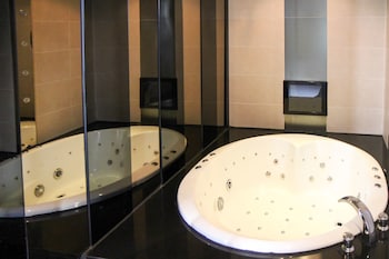 JJ HOTEL