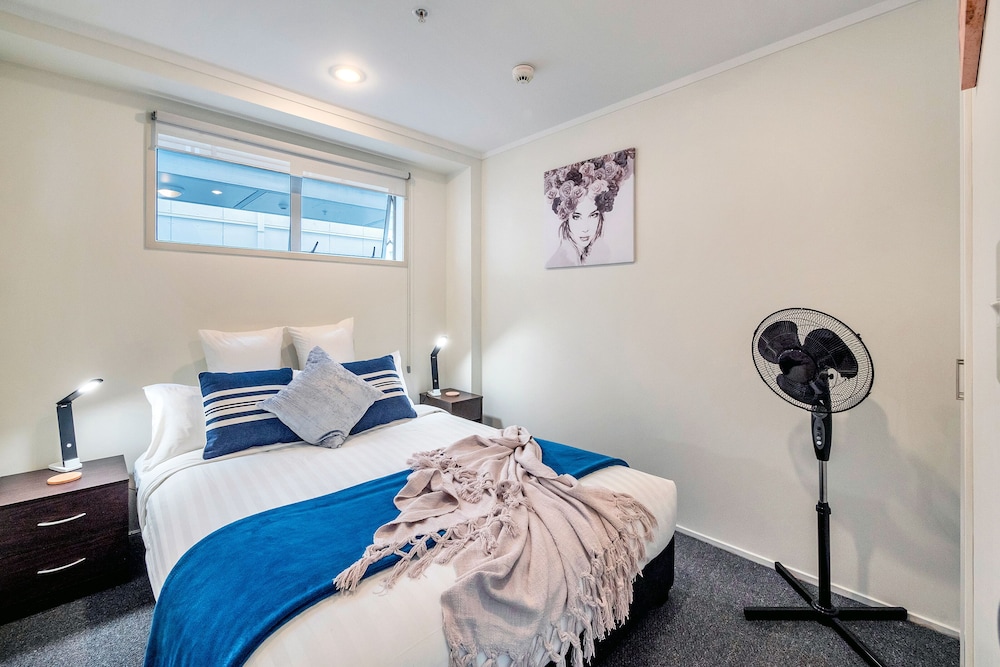 HARBOUR VIEW TWO BEDROOM APARTMENT