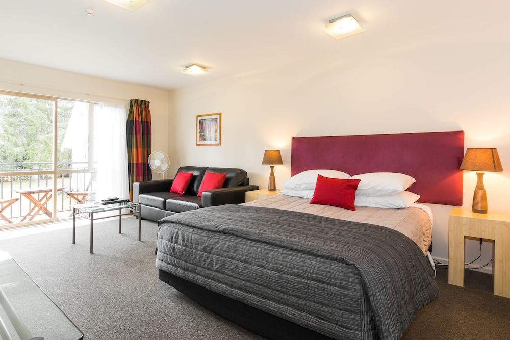 TUSSOCK PEAK MOTOR LODGE