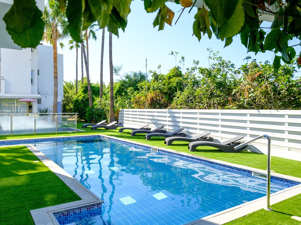 SANDERS RIO GARDENS - COMFORTABLE STUDIO WITH SHARED POOL