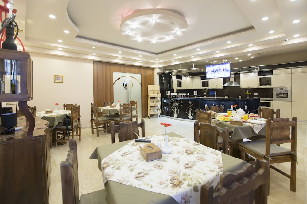 REPUBLIC SQUARE BOUTIQUE