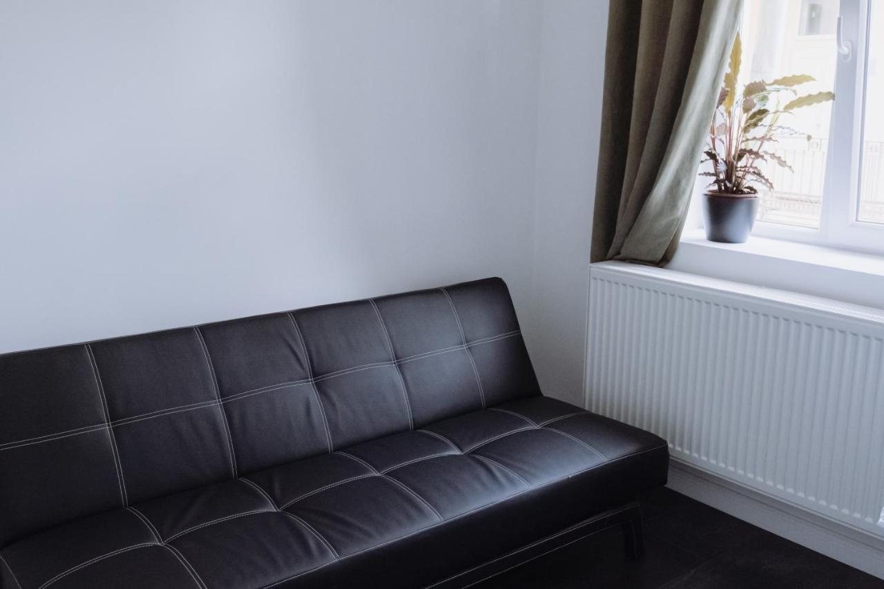 LORENA’S APARTMENT