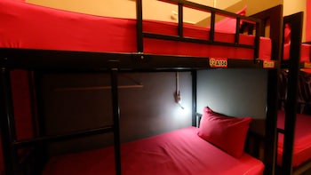 LET IT BEE ECONO HOSTEL