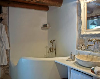 CRITAMO COTTAGE