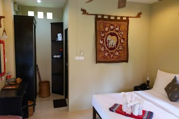 LANTA CASTAWAY BEACH RESORT