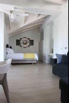 AURA BOUTIQUE HOTEL