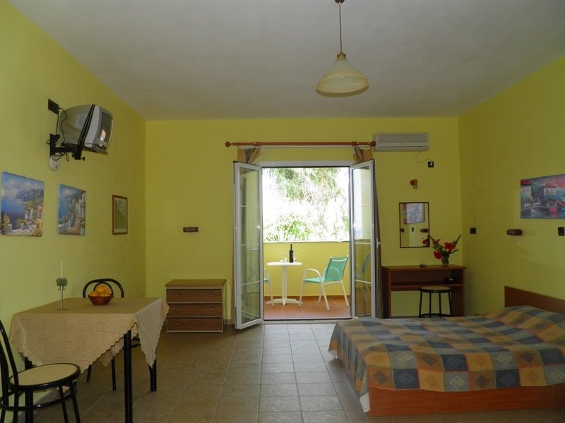 AMMES HOTEL