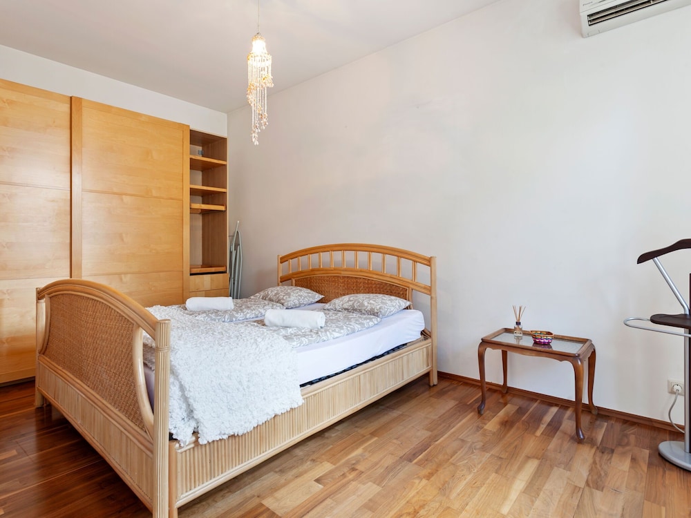 COSY APARTMENT IN VIENNA NEAR THE SCHONBRUNN PALACE