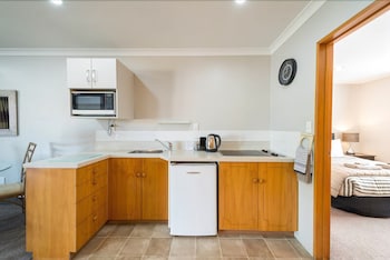 STRATHERN MOTOR LODGE