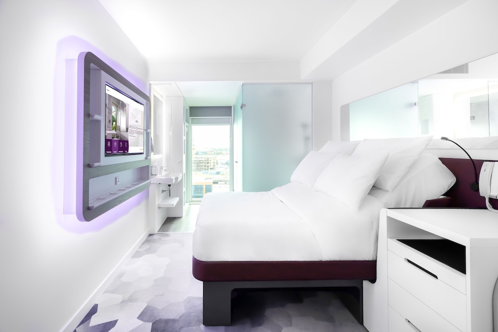 YOTEL AMSTERDAM NOORD