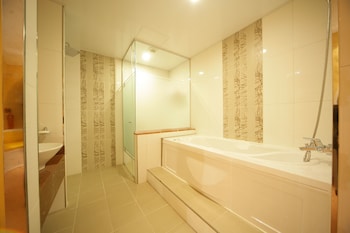 LANUIT HOTEL