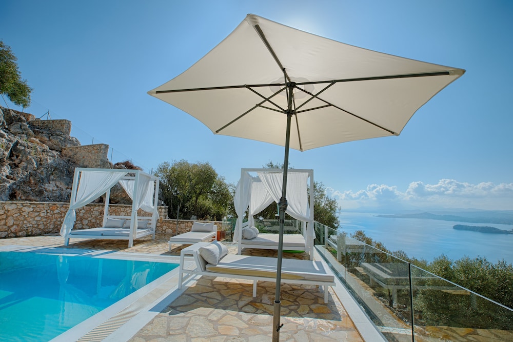LUXURY VILLAS MONIKA
