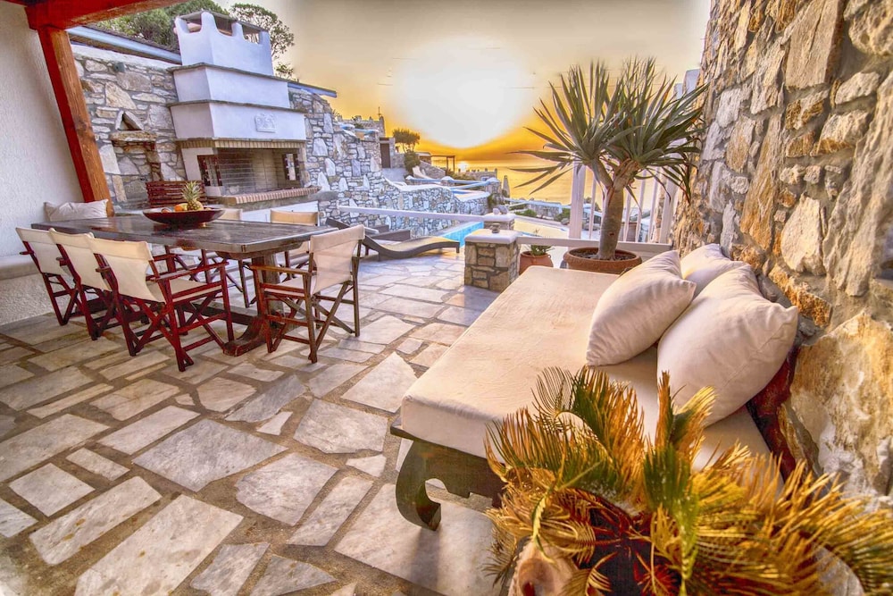 LOLITA SUNSET VIEW VILLA