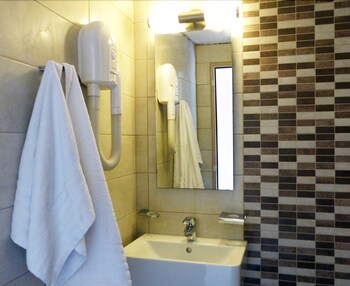 HOTEL EMILIA