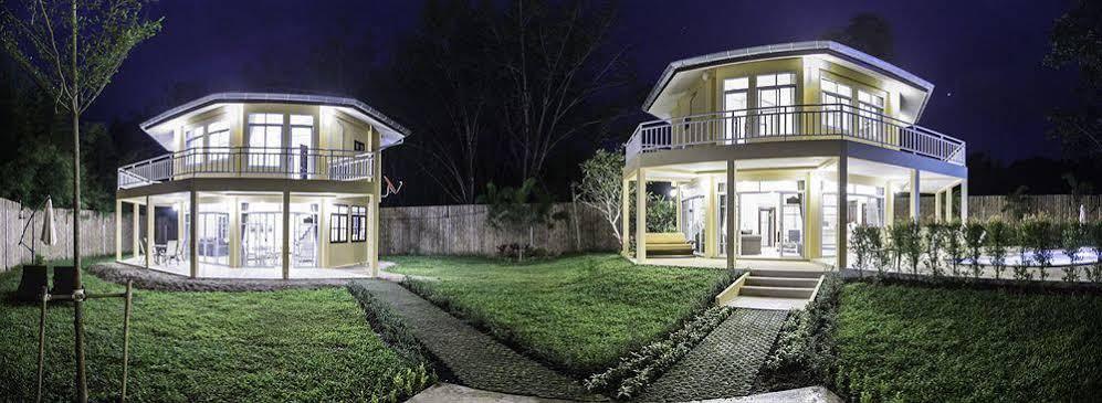 TWIN HOUSE 2