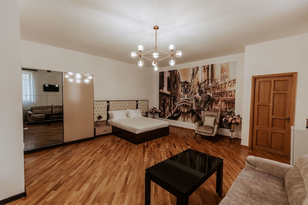 CASTLE FAMILY HOTEL