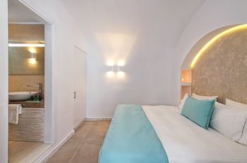 ATHINA LUXURY SUITES