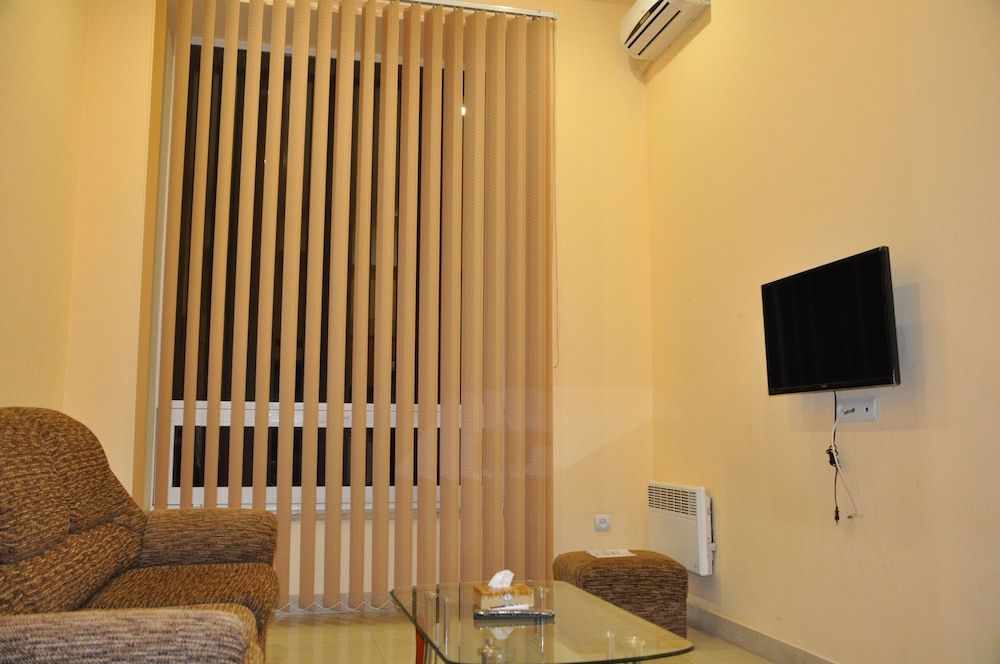 ANIKA SUITE